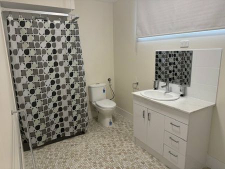 Conveniently Located Refurbished Unit – Walk to Train, Shops & More ! - Photo 2