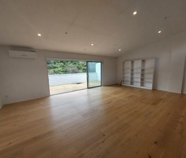 Modern Family Home - Photo 5