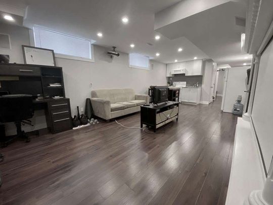 For Lease - 35 Kavanagh Ave Avenue, East Gwillimbury, Ontario - Photo 1