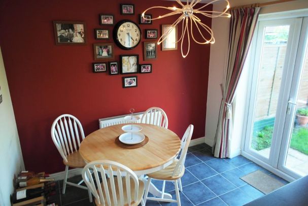 3 bedroom semi-detached house to rent - Photo 1