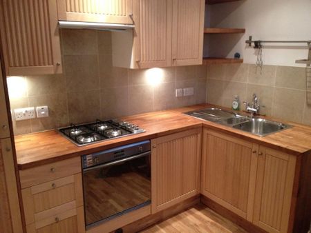 2 bedroom maisonette to rent - Photo 4