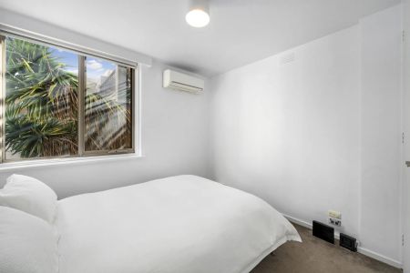 Light-Filled Fully Furnished Apartment in Prime South Yarra Location - Photo 3