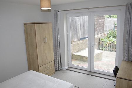 5 bedroom detached house to rent - Photo 4