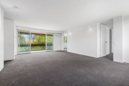 Modern Classic Apartment in Toorak - Photo 2