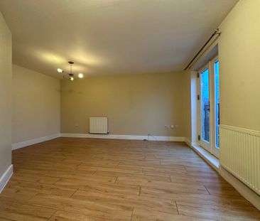 4 bedroom House in Halifax Road, Bracknell - Photo 1