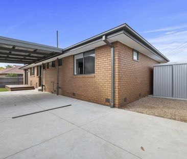 MODERN LIVING IN BACCHUS MARSH - Photo 3