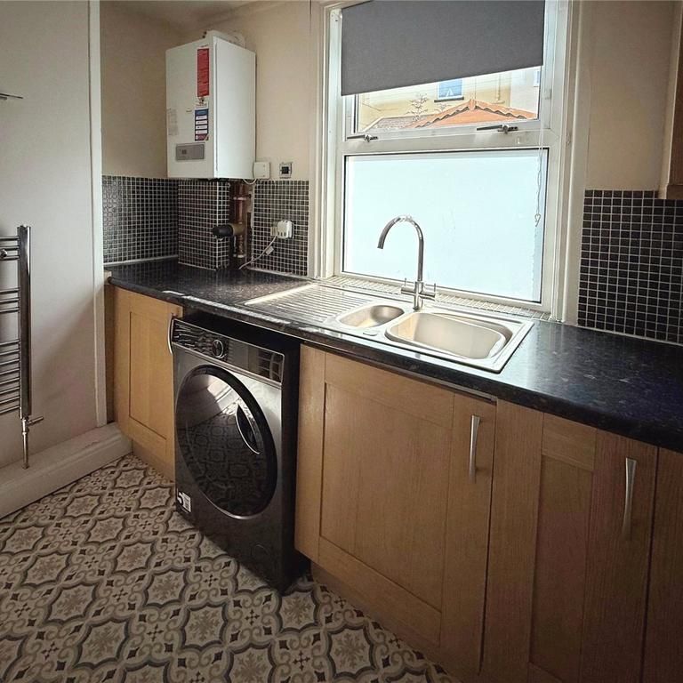 2 bedroom terraced house to rent - Photo 1