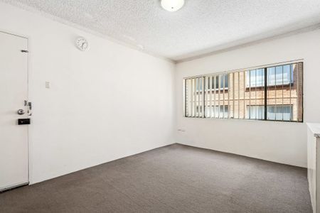 2 bedrooms unit in a most desirable location - Photo 2