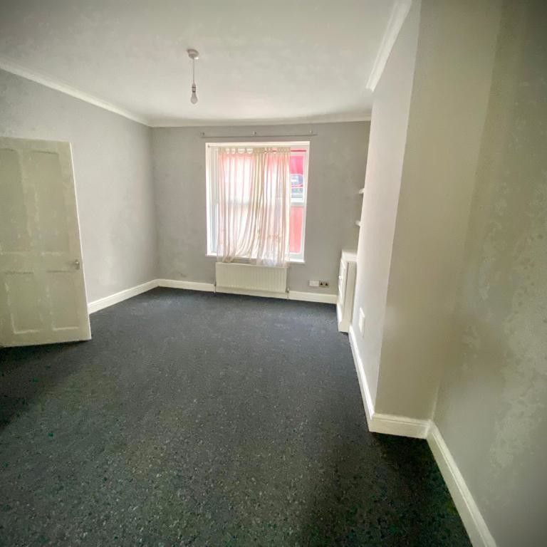 Uxbridge Road, London - Photo 1