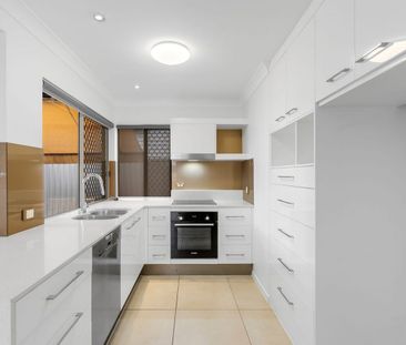 Light-Filled 3-Bedroom Townhouse - Photo 6