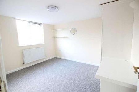 Northfields Court, Station Road, Uxbridge, UB8 - Photo 3