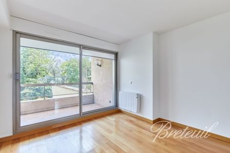 Appartement à louer à Paris 8Ème - Photo 3