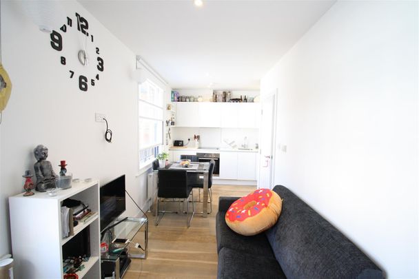 Ripon Court, London - Photo 1