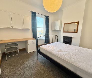 3 bedroom terraced house to rent - Photo 5