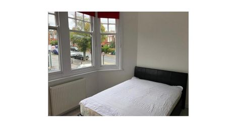 4 bedroom terraced house to rent - Photo 4