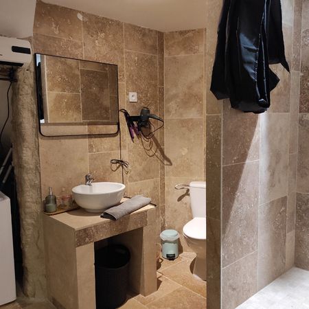 Appartement 2 pièces meulbé à louer à BEAUMES DE VENISE - Photo 4