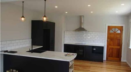 Central Location on Cambridge - Photo 4