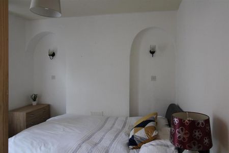 3 bedroom private hall to rent - Photo 2