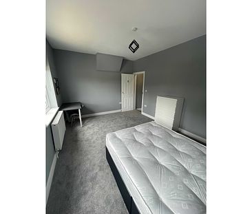 Room 4 - Photo 2