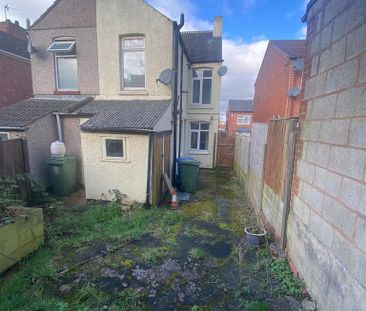 3 bedroom end of terrace house to rent - Photo 2