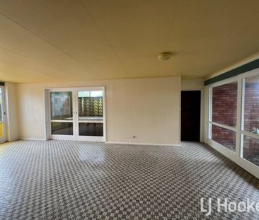 Charming Family Home with Stunning Views - Photo 4