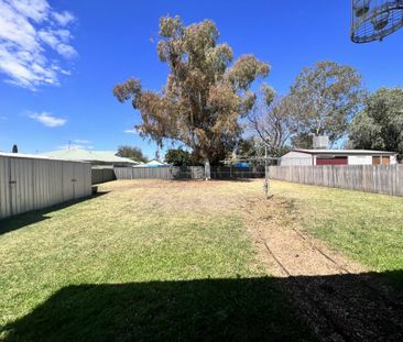 Three bedroom family home - Photo 1