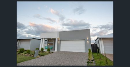 Family Comfort Meets Modern Living - Photo 3