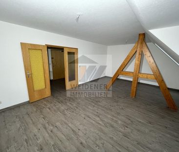 Neuer Bodenbelag, Wanne und Dusche! Schicke 3 Zimmer DG Wohnung - Foto 1