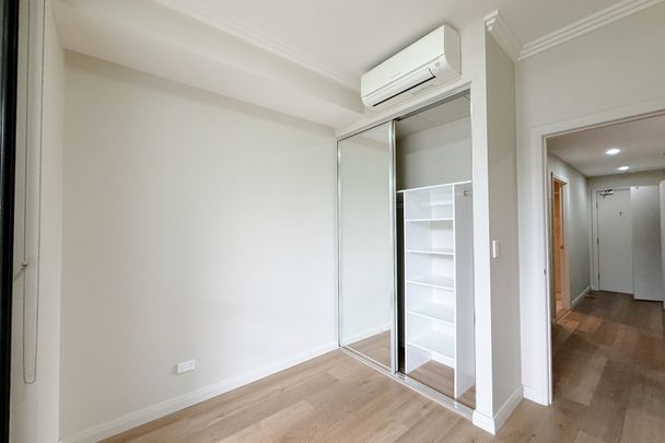Ideally Two Bedroom with timberfloor Apartment in Wentworth Point ! - Photo 1