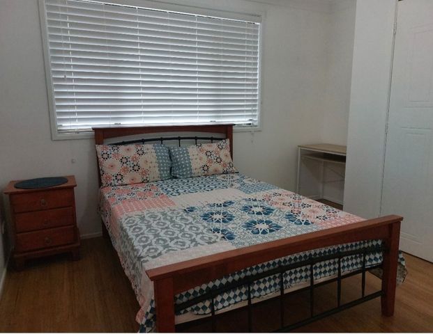 3-bedroom shared student accommodation, Strouds Road - Photo 1