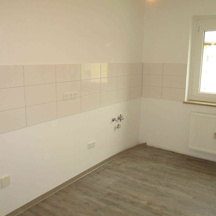 Renovierte 4 – Zimmer Wohnung mit Balkon in modernisierter Wohnanlage! - Foto 1
