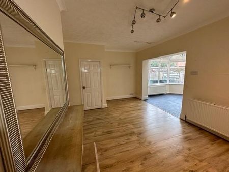 3 bedroom semi-detached house to rent - Photo 3