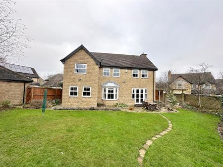 4 bedroom detached house to rent - Photo 2
