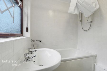 2 bedroom terraced house to rent - Photo 4