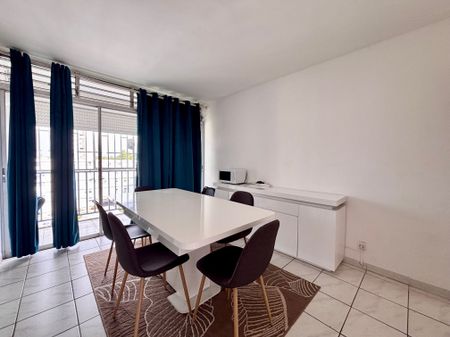 Location Appartement 3 pièces 60m² LES ABYMES 97139 - Photo 2
