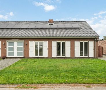 Huis met 3 slaapkamers, ruime tuin en dubbele garage - Foto 2