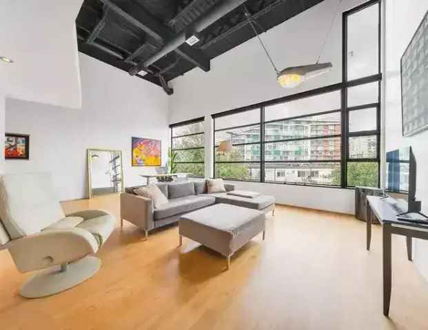 D25 - Large loft in Mount Pleasant | 1850 Lorne Street, Vancouver - Photo 1