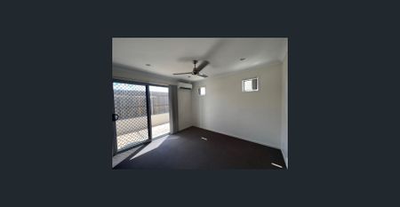 Modern townhouse living in a great complex - Photo 2