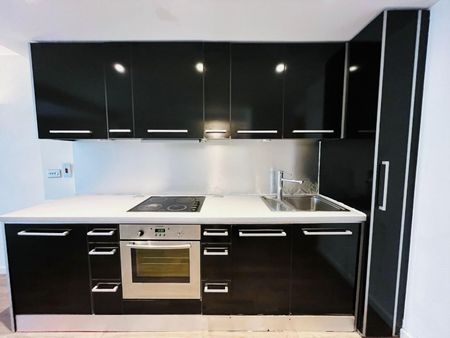 2 bedroom Flat To Let - Photo 2