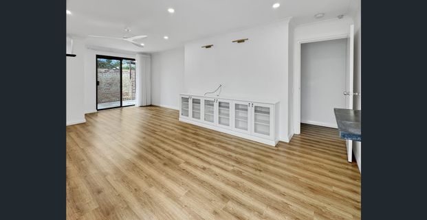 Luxury living in opulent riverside location - Photo 1