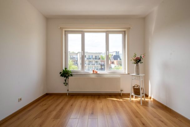 Zonnig en ruim appartement met twee slaapkamers - Photo 1