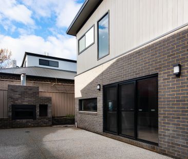 Stylish and Modern Family Home in Kennington - Photo 5