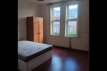 4 Bed Terraced House, Brudenell Avenue, LS6 - Photo 2