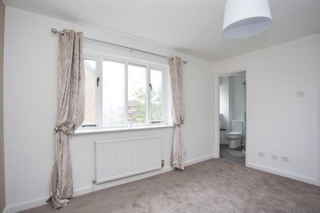 4 bedroom detached house to rent - Photo 5