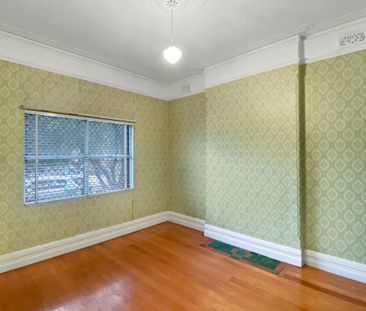 Charming 2-Bedroom Home in the Heart of Leichhardt! - Photo 3