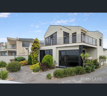 7/2 Stenhouse Avenue, Brooklyn, Vic 3012 - Photo 1