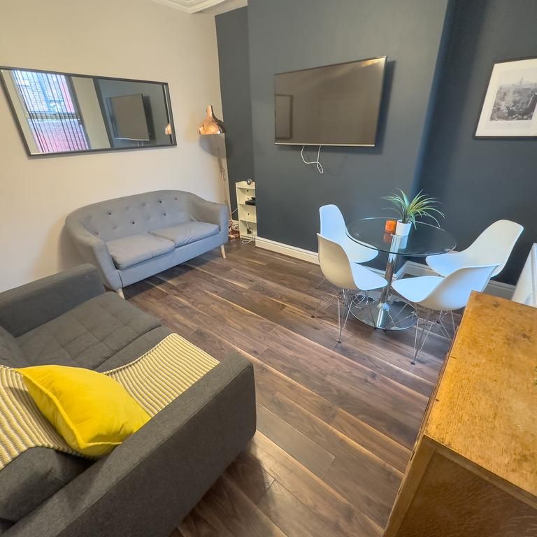 4 bedroom terraced house to rent - Photo 1