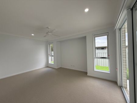 26 Marlowe Avenue, Anambah, NSW 2320 - Photo 3