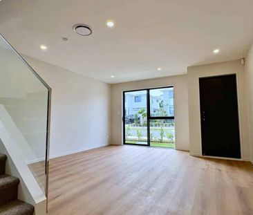 Beachlands, 5 bedrooms - Photo 5
