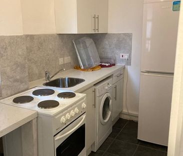 1 Bed Flat, Bath Street, NG1 - Photo 3